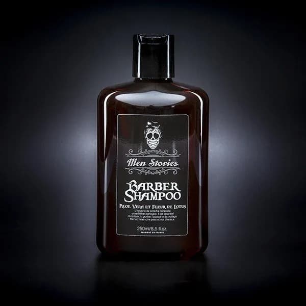 Flacon de Barber Shampoo Men Stories à l’aloe vera et au lotus, 250 ml, sur fond noir